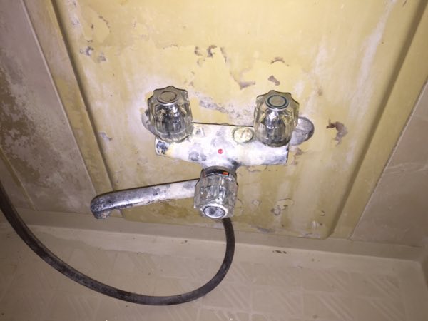 水廻り再生コーティング 施工前 浴室